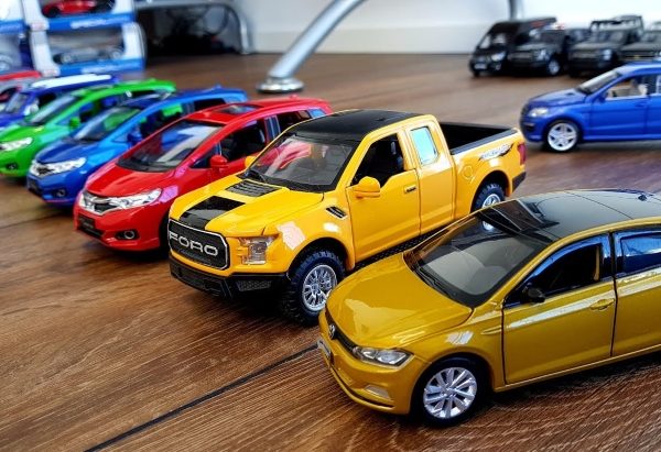 1/32 scale model cars